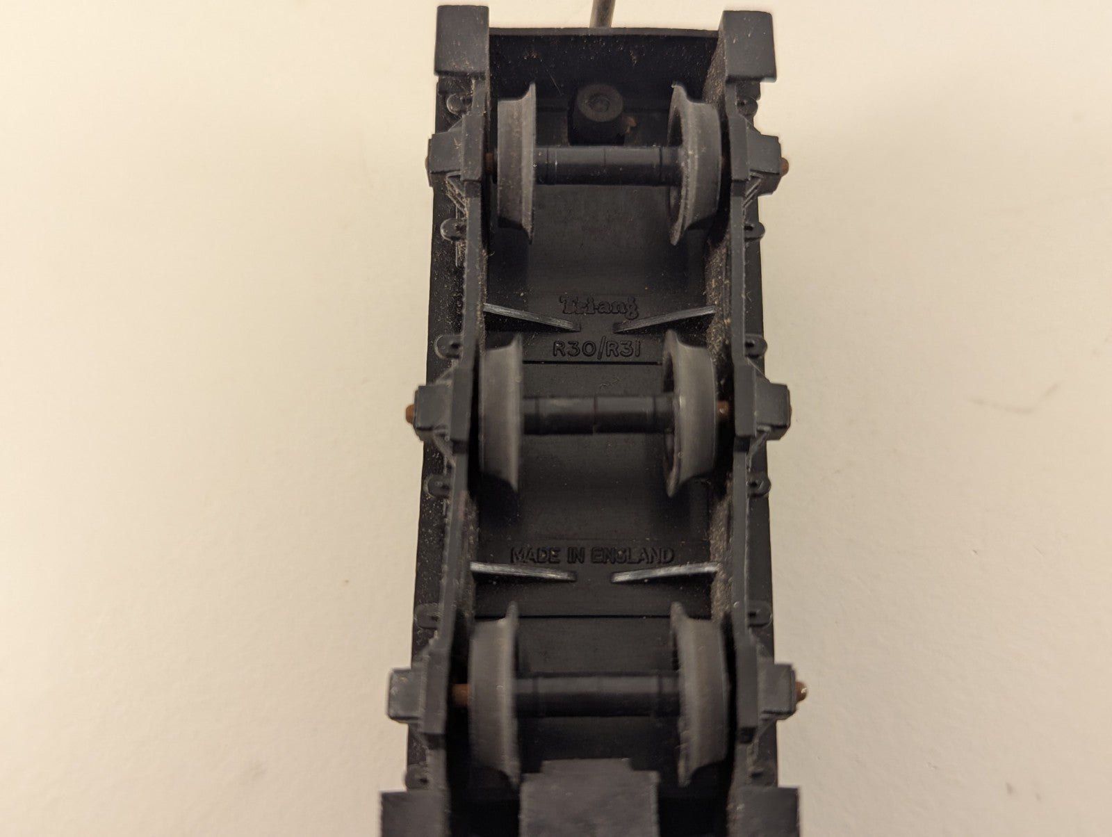 Tri-ang Railways R30 OO Gauge Tender BR Black - Spares/Repairs