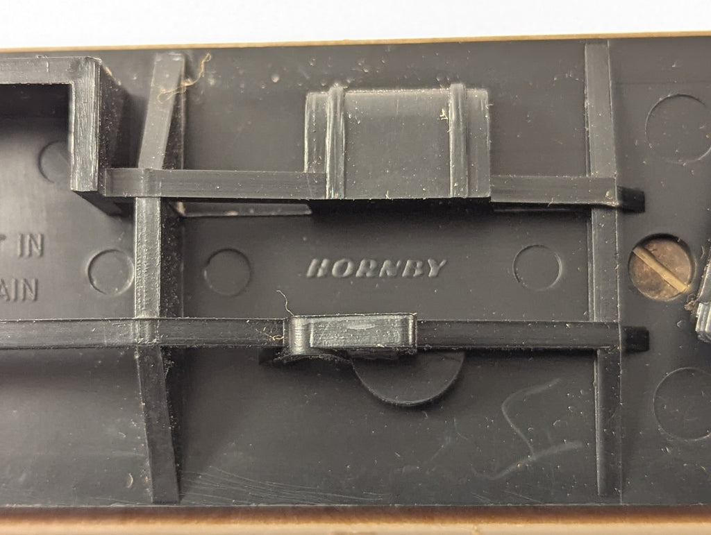 Hornby OO Gauge LNER Gresley Buffet Coach Passenger Coach 1010 LNER Teak R4180