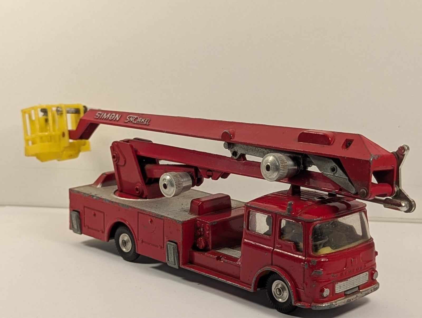 Corgi Major Toys 1127 Simon Snorkel Fire Engine 1:43 Scale - Chipped Paint