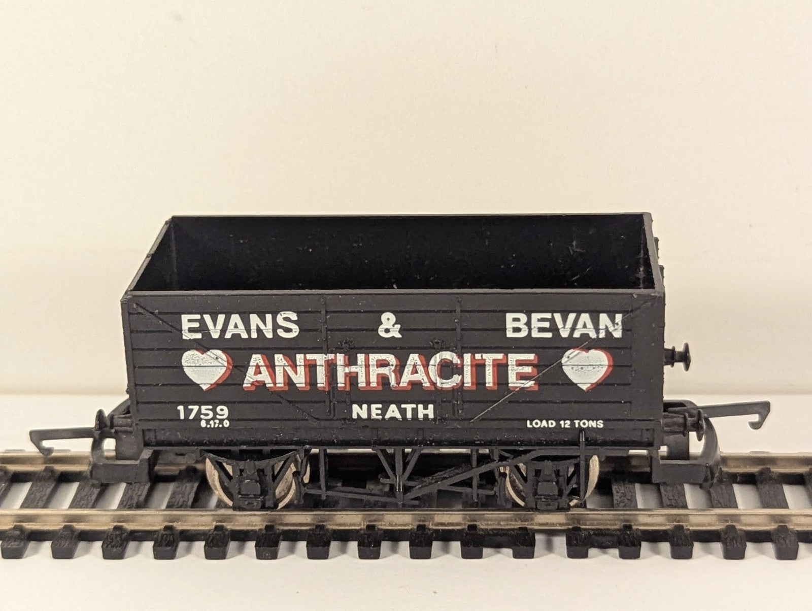 Lima OO Gauge Evans & Bevan Anthracite 7 Plank Wagon 1759