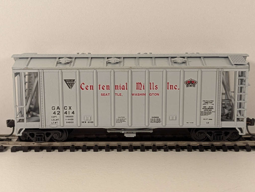 Walthers 39ft Single-Bay Airslide Covered Hopper – Centennial Mills Inc. #42414