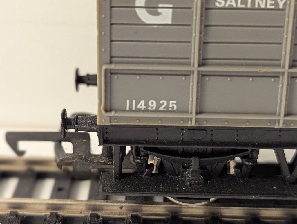 Hornby OO Gauge GWR 20t Toad Brake Van 'Saltney' 114925 GWR Grey R122