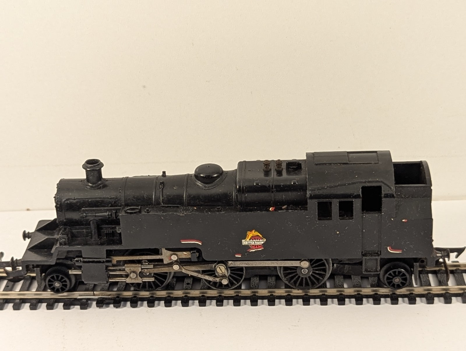 Tri-ang R59 BR Class 3MT 2-6-2T Tank Locomotive No.82004  - Needs Attention