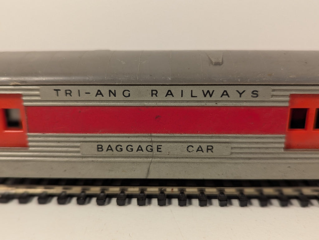 Tri-ang OO Gauge R130 Transcontinental Baggage Car
