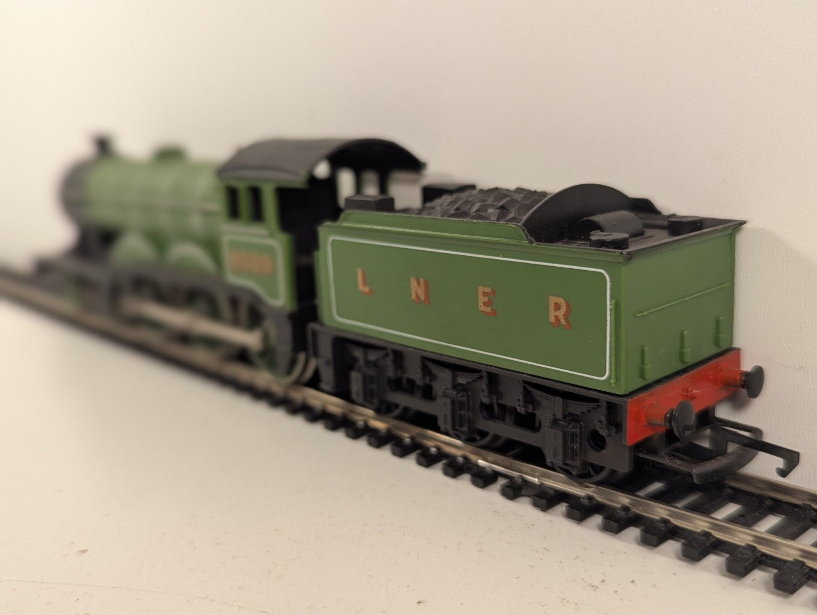 Hornby R866 OO Gauge Class B12 4-6-0 Steam Locomotive