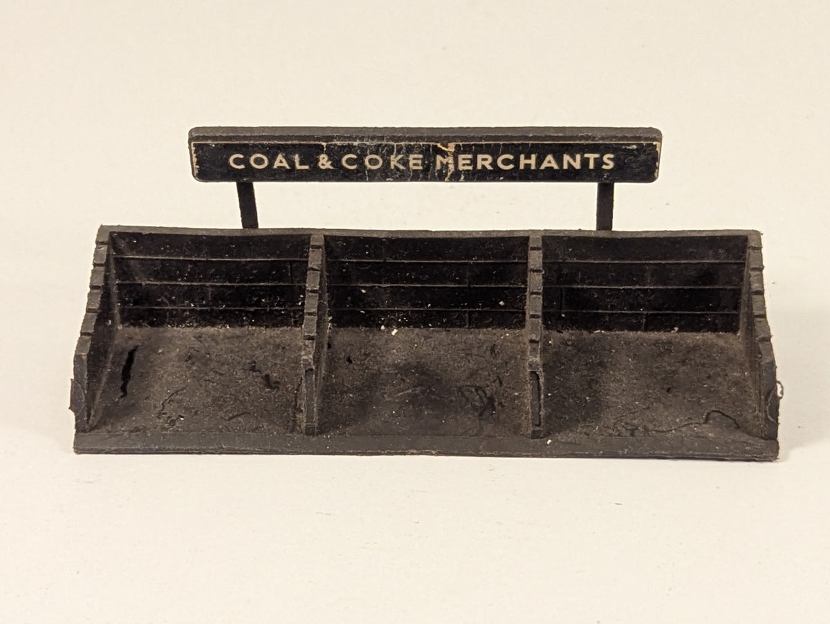 Peco LK-3 OO Gauge Coal Staithes Kit