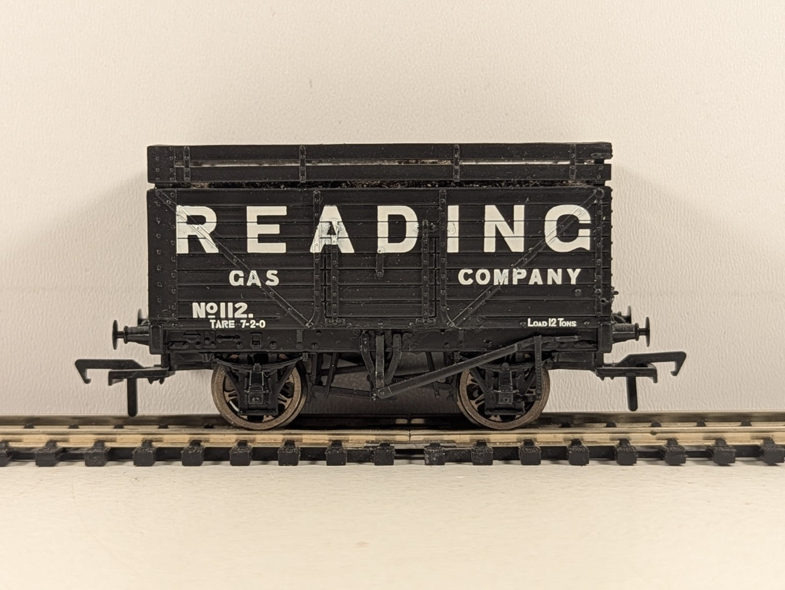 Bachmann Branchline 37-206 OO Gauge Reading Gas Company 8 Plank Coke Wagon