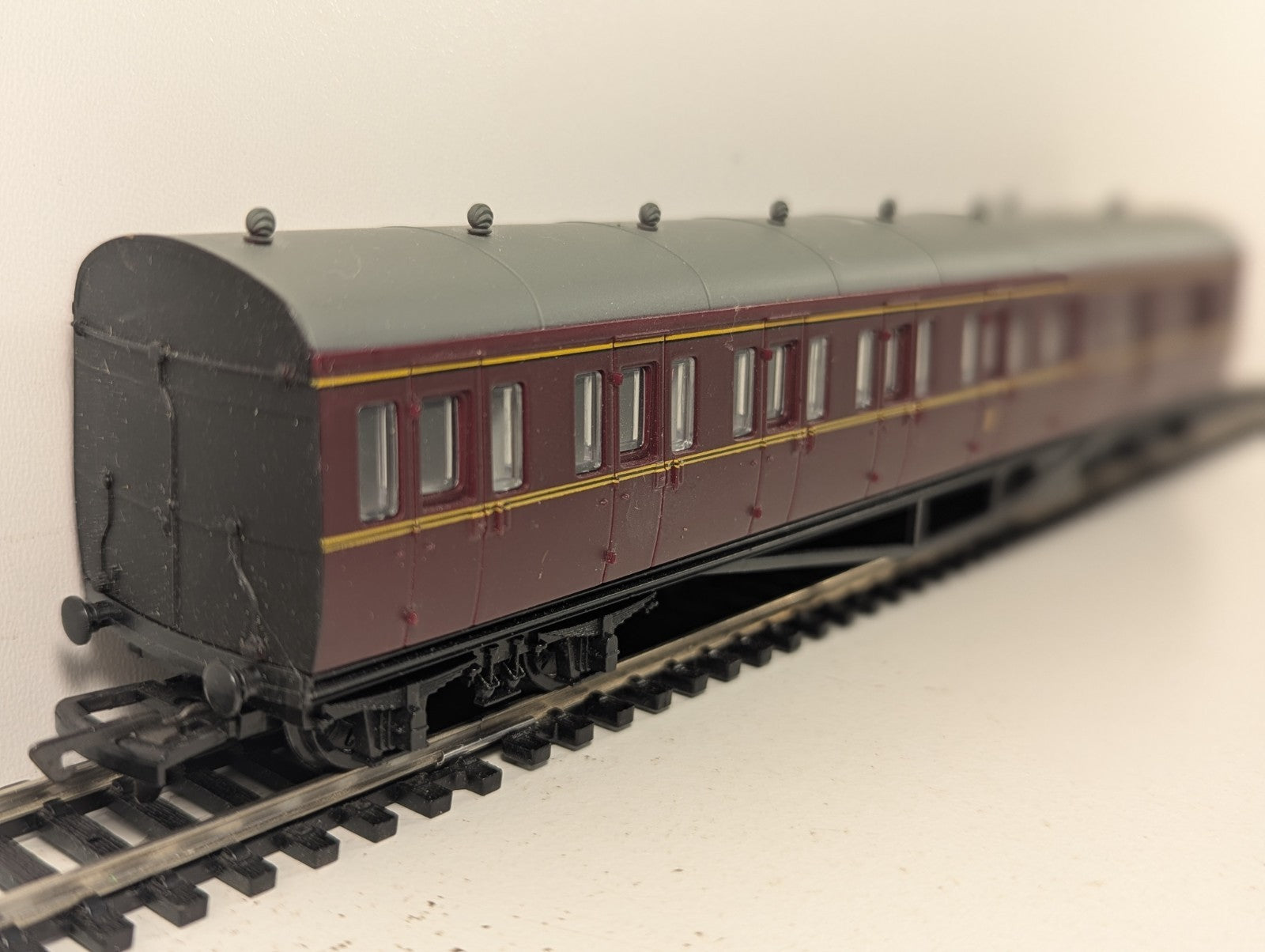 Mainline OO Gauge BR Maroon Collett Brake Composite Coach W6447W