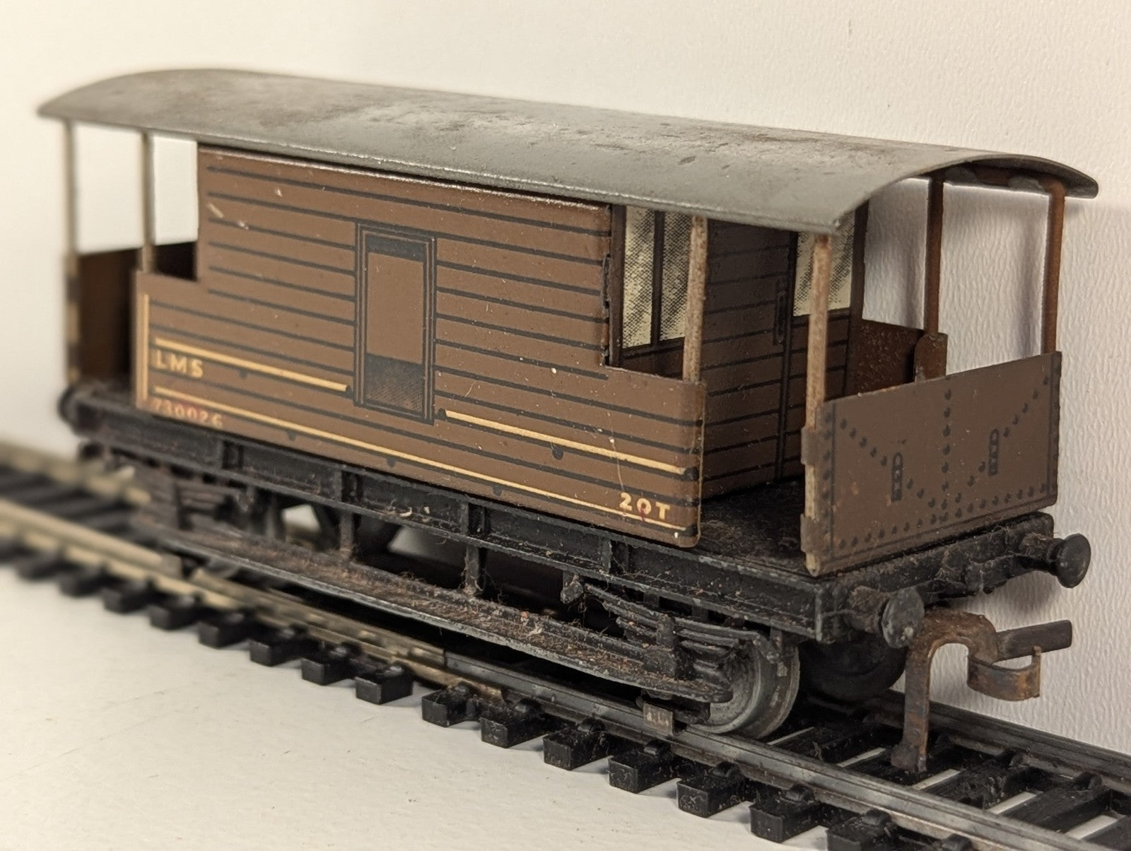 Hornby Dublo OO Gauge LMS 20 Ton Brake Van Brown