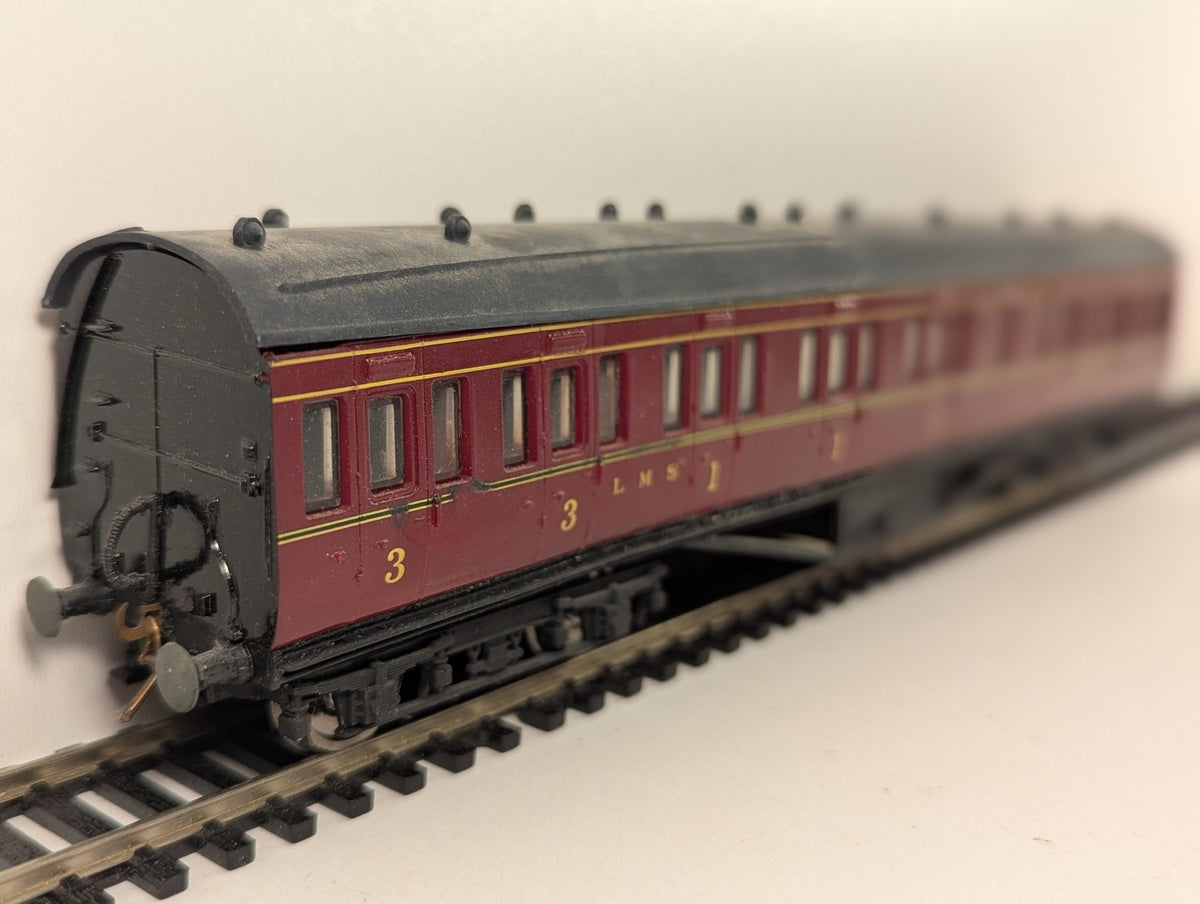 Dapol OO Gauge LMS Non-Corridor Composite Coach Passenger Coach 19194 LMS Maroon