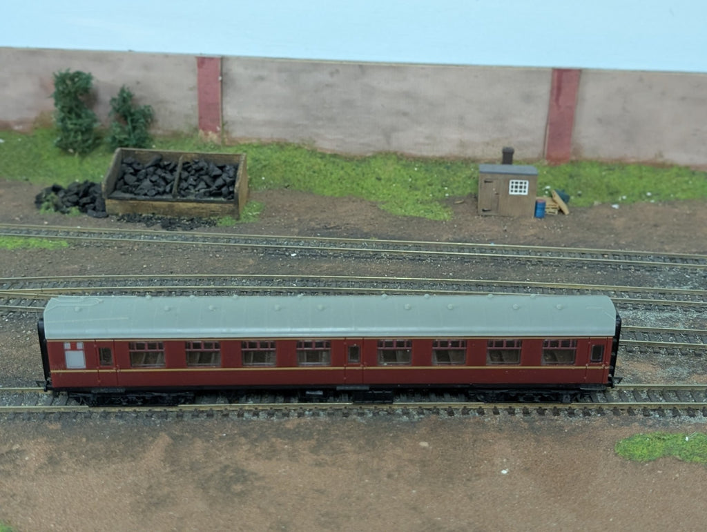 Hachette Model Railway OO Gauge BR Mk1 Coach BR Maroon