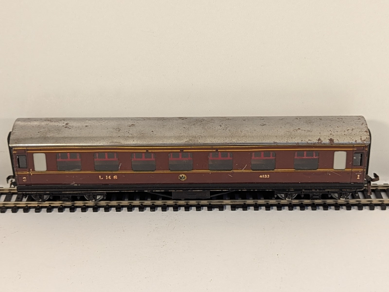 Hornby Dublo OO Gauge 4183 LMS 1st/3rd Corridor Coach Playworn