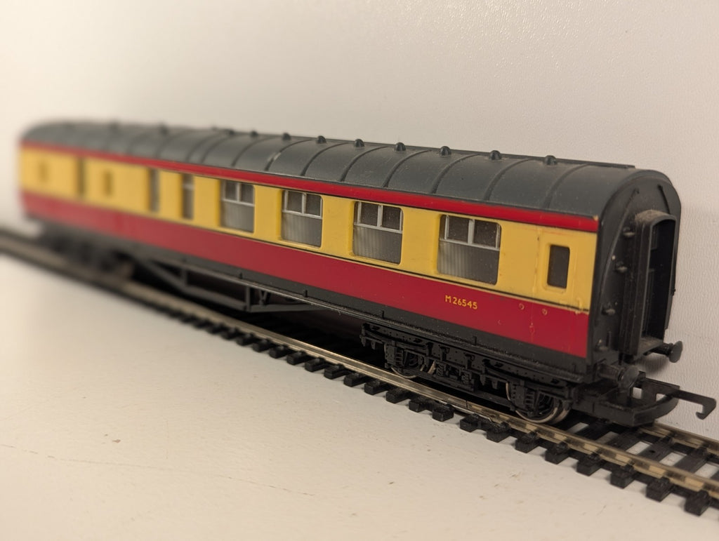 Hornby R438 OO Gauge BR Stanier Brake Coach Cream & Maroon