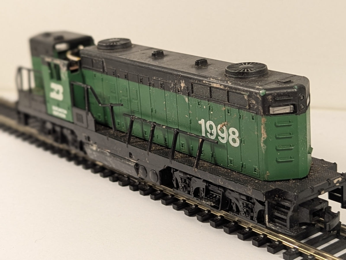 Atlas OO Gauge Burlington Northern SD-9 Diesel (Missing Roof) – Spares/Repair