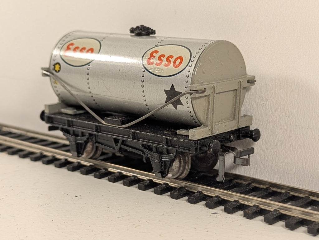 Hornby Dublo 32081 OO Gauge D1 ESSO Petrol Tank Wagon - Boxed