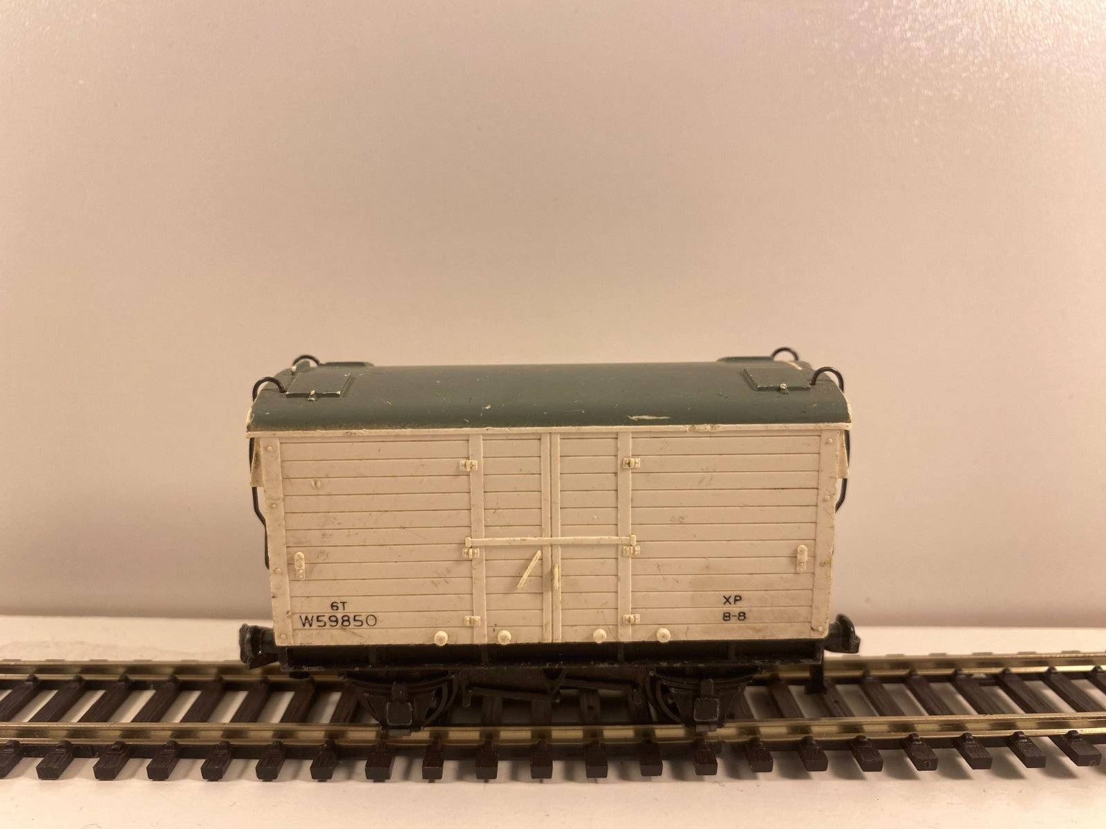 Hornby Dublo 6-Ton Refrigerator Van – OO Gauge