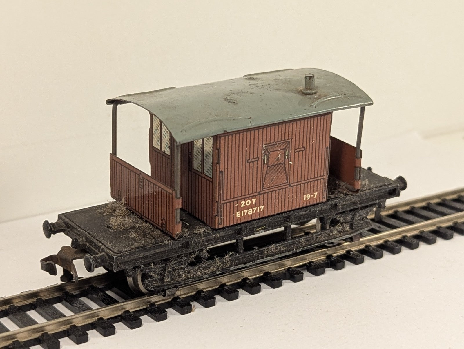 Hornby Dublo Tinplate 20 Ton Goods Brake Van OO Gauge
