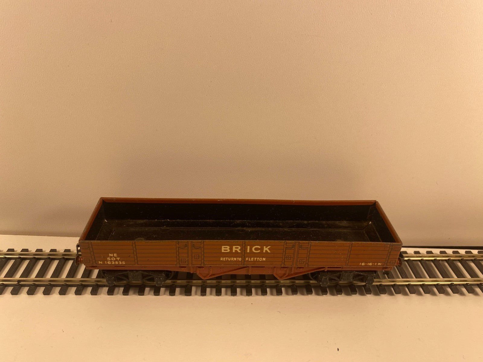 Hornby Dublo 50-Ton Bogie Brick Wagon – OO Gauge