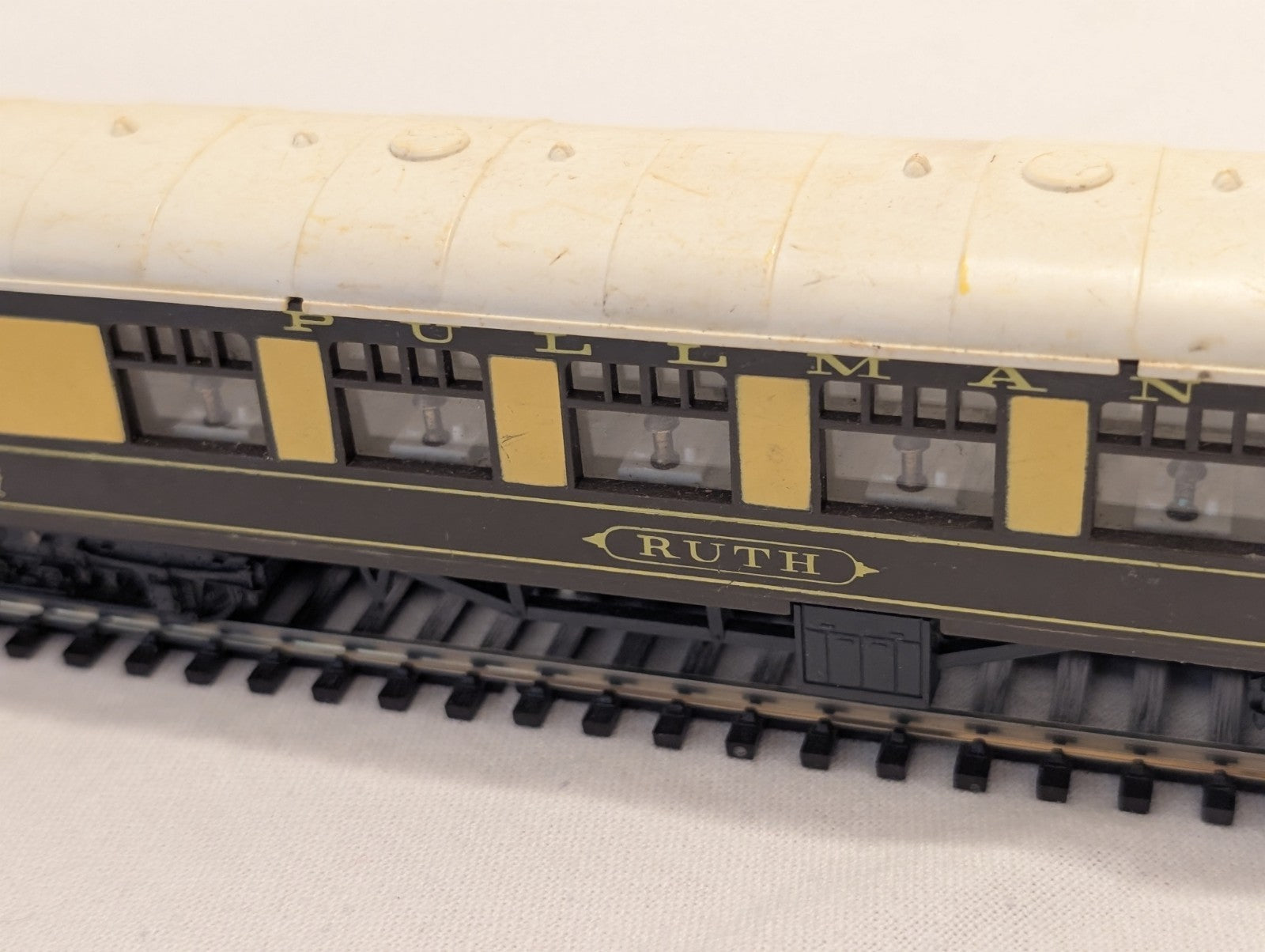 Tri-ang R228 OO Gauge Pullman Parlour Coach “Ruth”