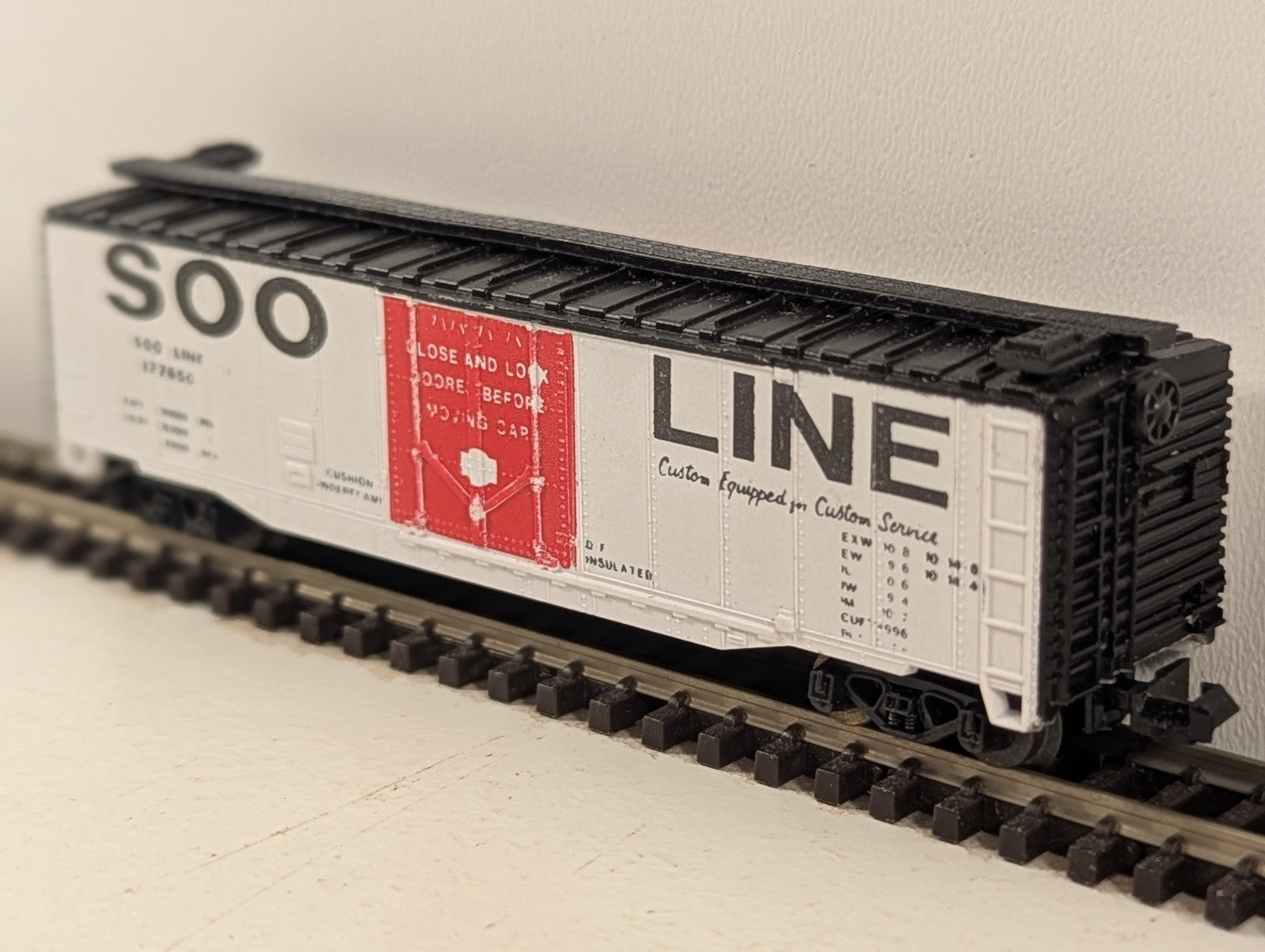 Minitrix 3246 N Gauge Soo Line 50ft Plug Door Boxcar - Boxed