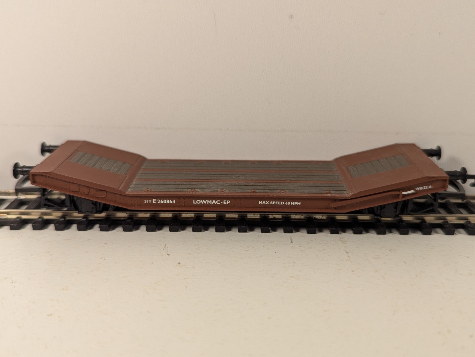 Hornby OO Gauge BR 25t Lowmac Machine Wagon (LOWMAC-EP) Goods Wagon