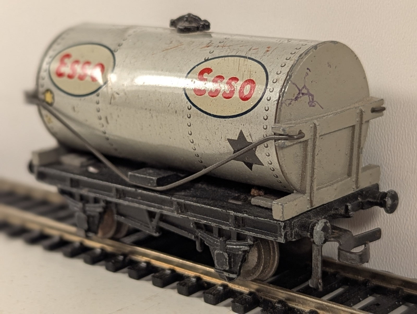 Hornby Dublo Esso Tank Wagon OO Gauge