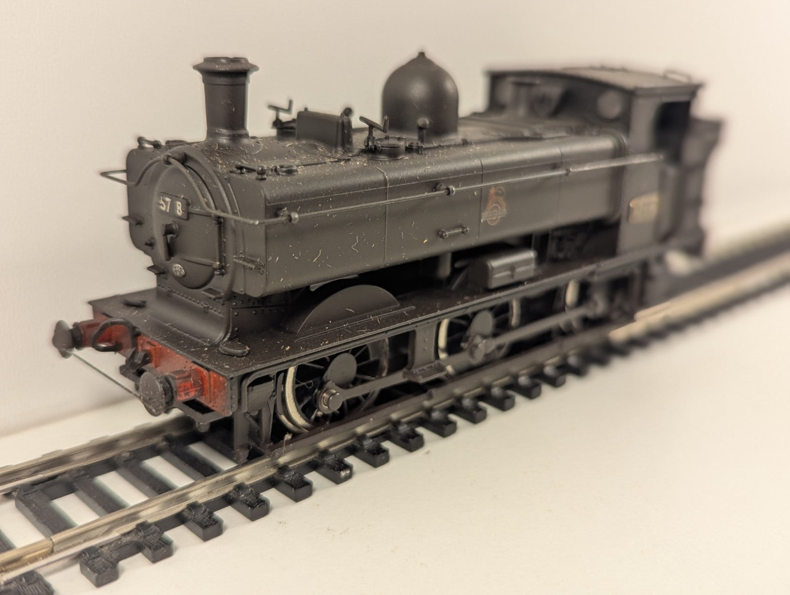 Mainline GWR 57xx / 8750 Class 0-6-0PT No. 8718 in BR Black