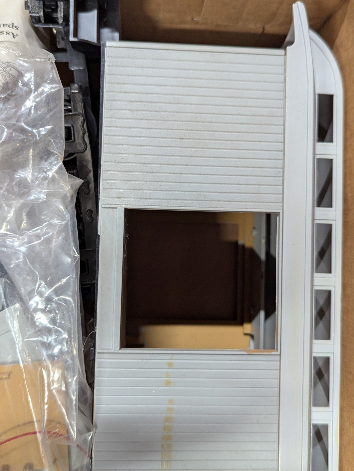 Bachmann Big Haulers 98906 Combine Passenger Car with Interior Lighting