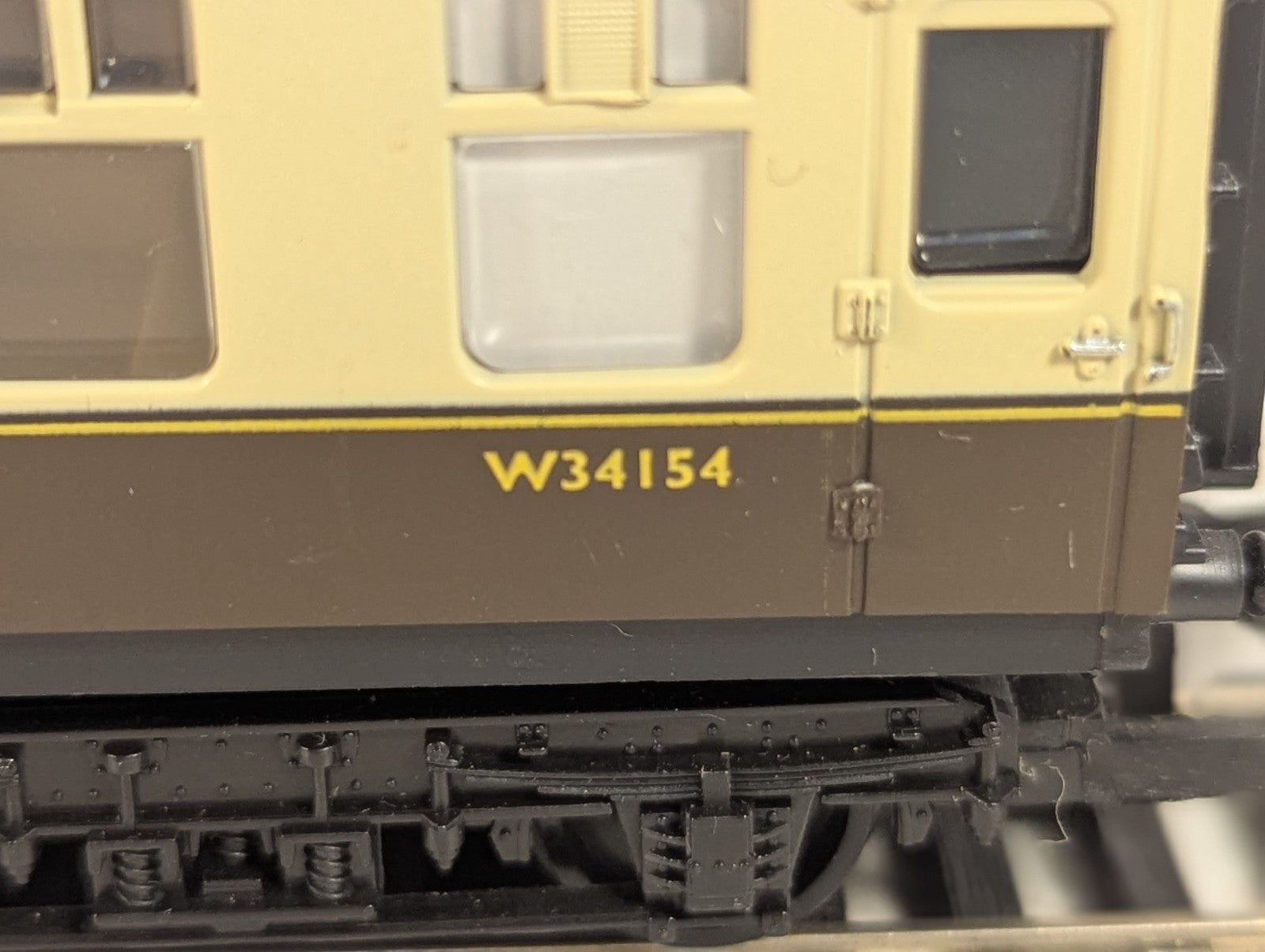 Hornby OO Gauge BR Mk1 Brake Second Corridor (BSK) Passenger Coach