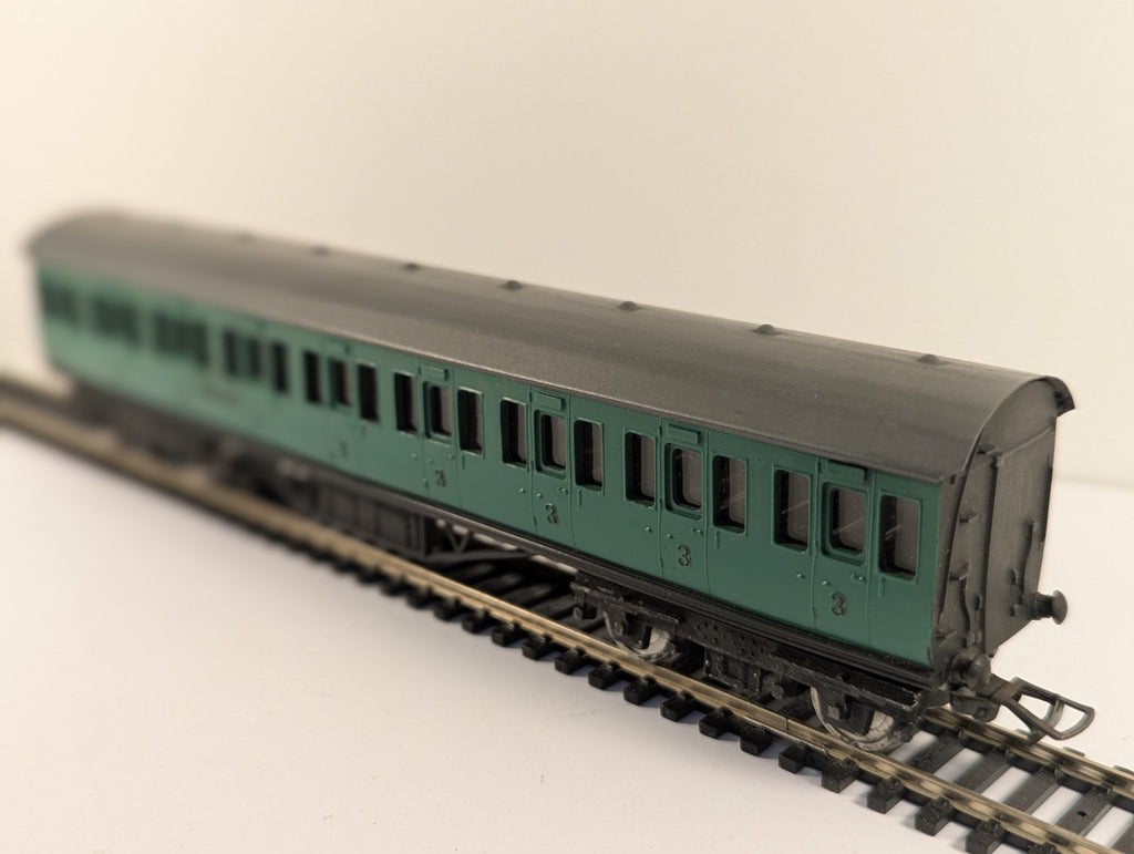 Graham Farish OO Gauge Southern Railway Green Third Class Coach Boxed