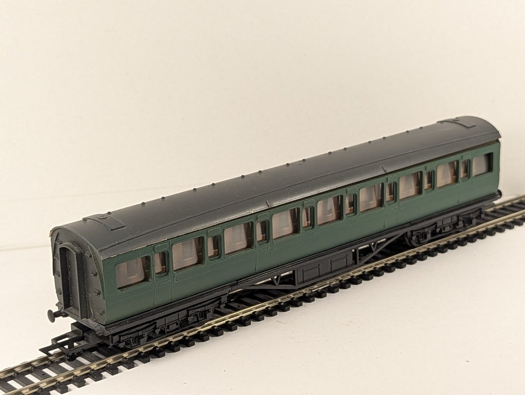 Graham Farish OO Gauge Suburban Compartment Coach Passenger Coach Southern Green