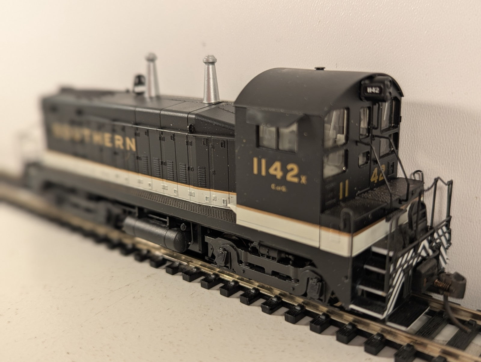 Proto 2000 HO Scale SW9/1200 Locomotive 1142x Southern (Central of Georgia)