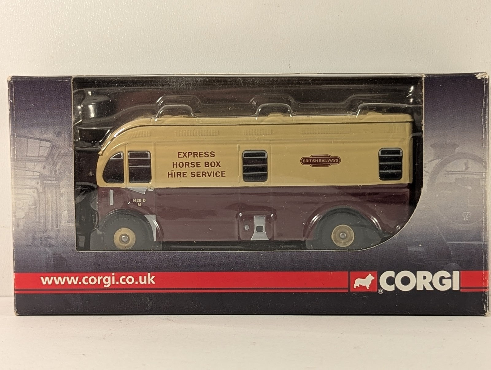 Corgi 1:76 Scale Harrington Horsebox Road Vehicle 1420 D M