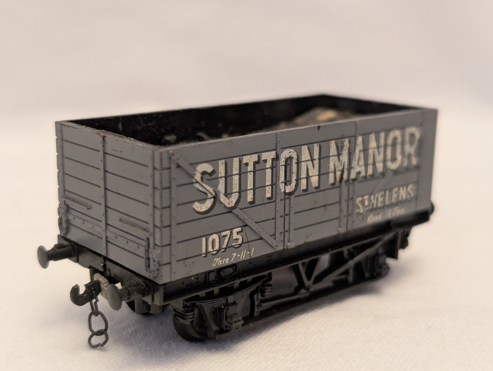 Trix OO Gauge 7-Plank Open Wagon Goods Wagon 1075 Sutton Manor