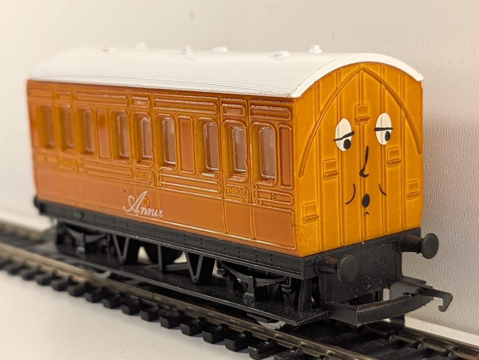 Hornby Thomas & Friends Annie Coach