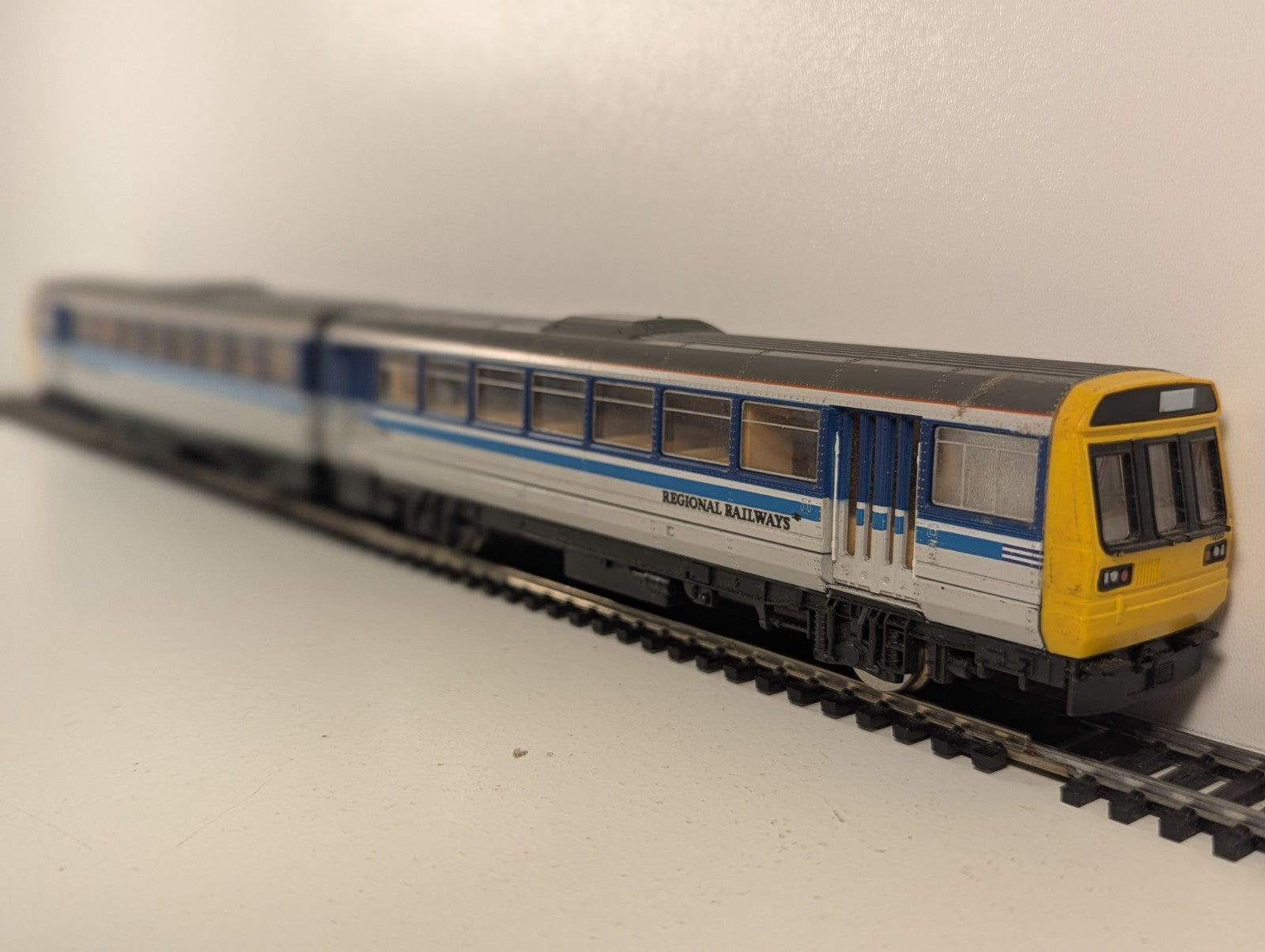 Hornby OO Gauge Class 142 Pacer 2-Car DMU Diesel Multiple Unit , Regional Livery