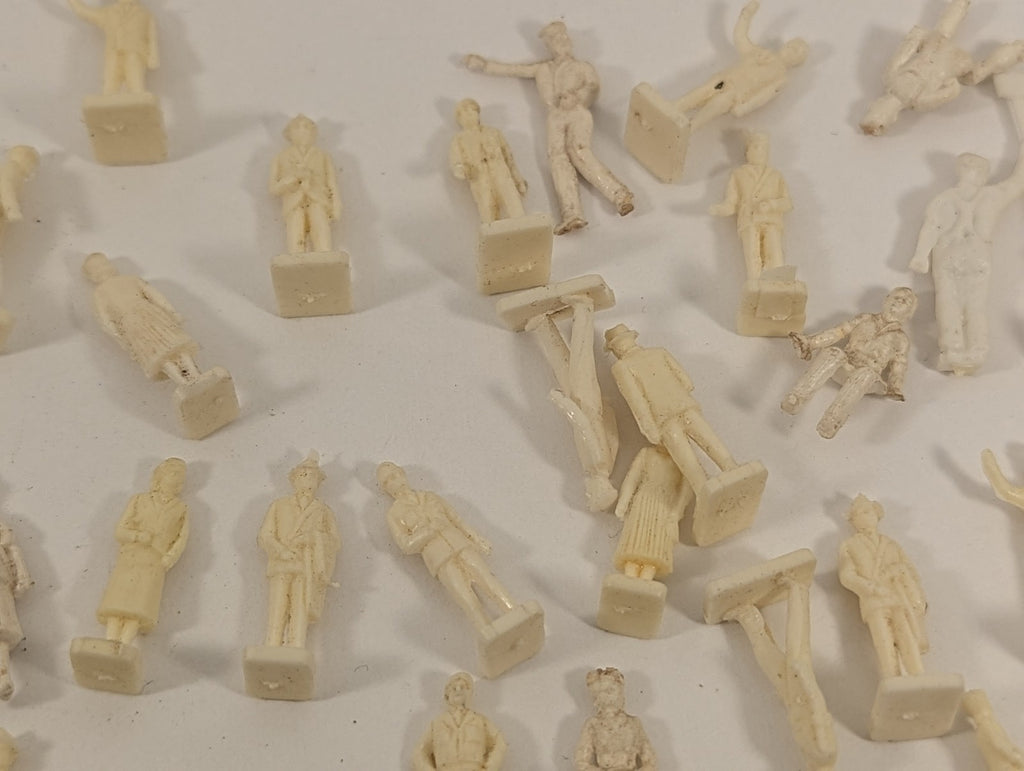 OO Gauge Assorted Station Staff, Passengers and Workmen Figures