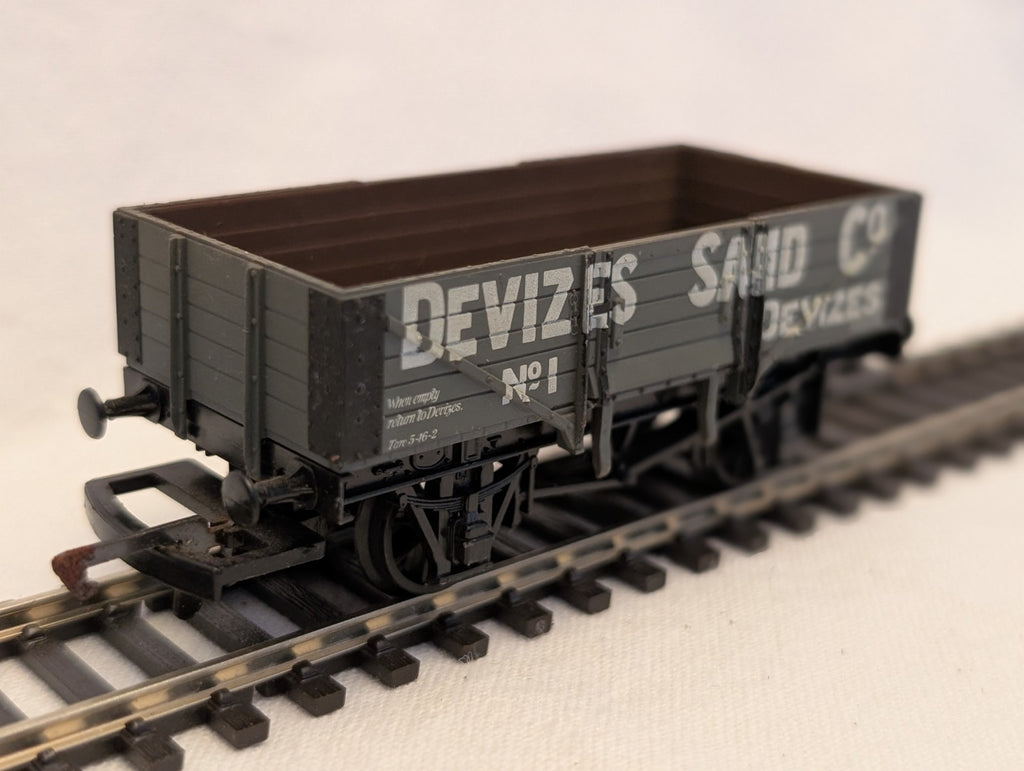 Airfix OO Gauge 7 Plank Open Wagon Goods Wagon 1 Devizes Sand Co.