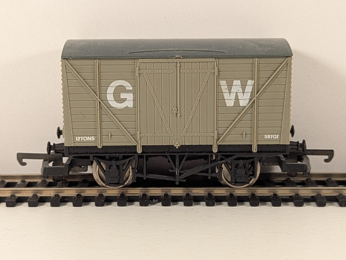 Lima OO Gauge GWR 12-Ton Ventilated Van – Item 305605