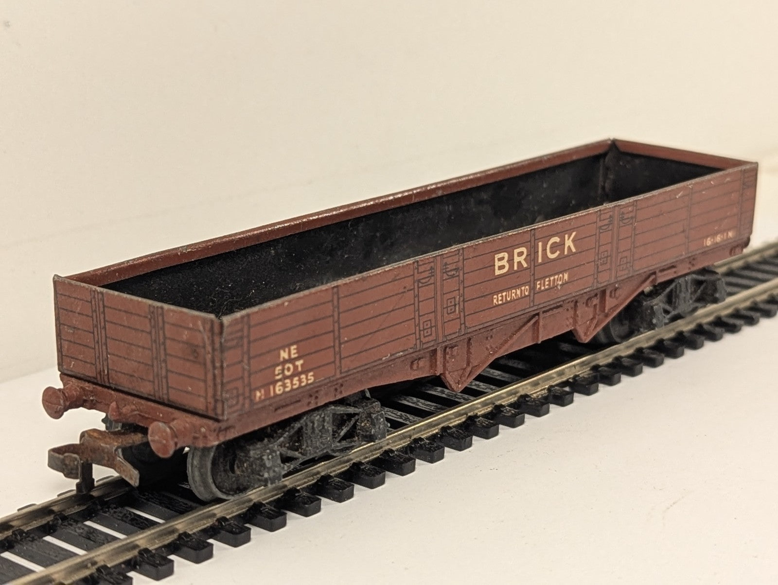 Hornby Dublo OO Gauge 50T Brick Truck Wagon E163535