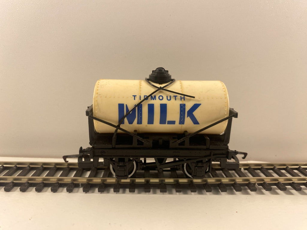 Hornby R105 “Tidmouth Milk” Tank Wagon Thomas & Friends Range Some Damage