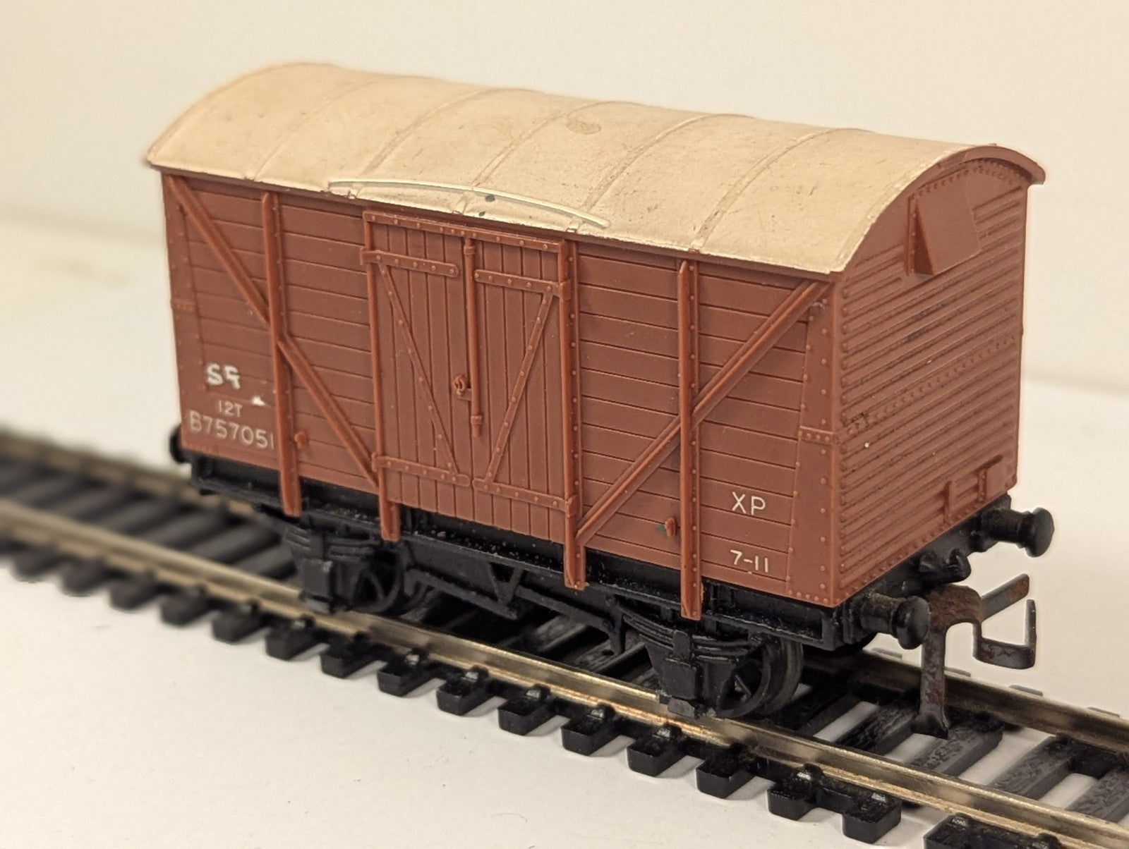Hornby Dublo 12 Ton Ventilated Van OO Gauge