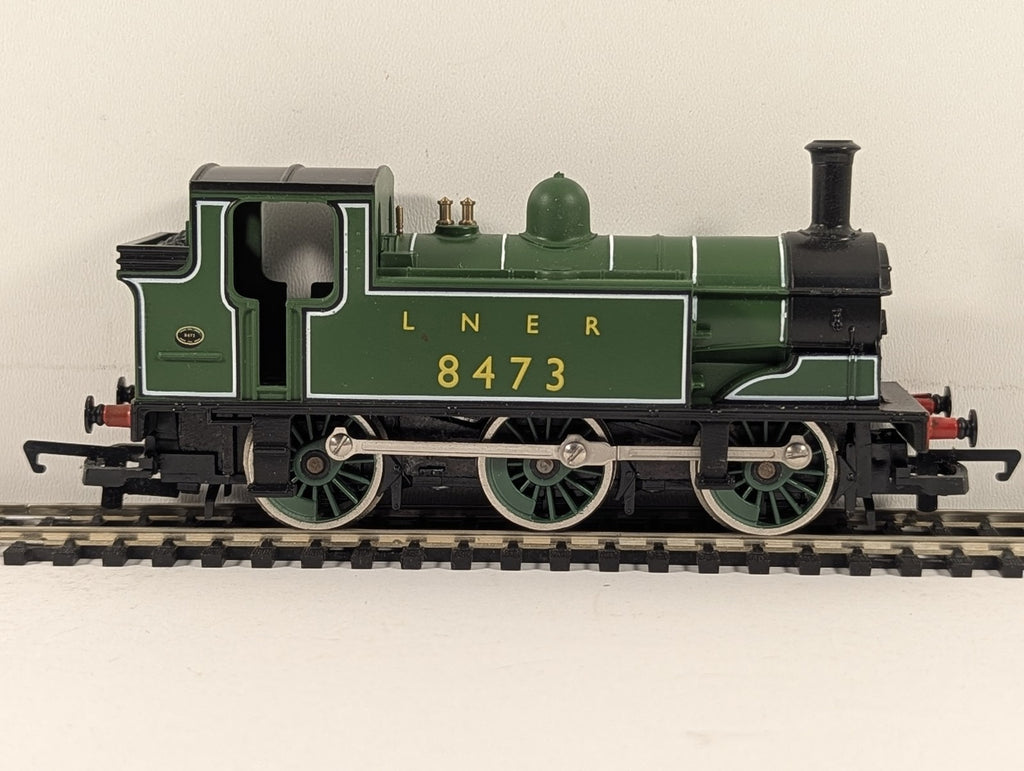 Hornby OO Gauge LNER Class J83 0-6-0T Steam Locomotive 8473 LNER Green R.316
