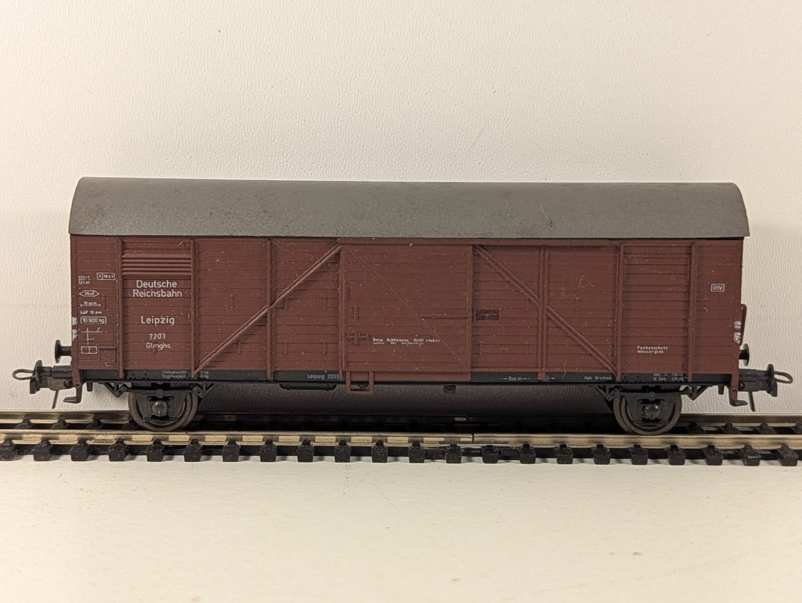 Roco Deutsche Bundesbahn Covered Goods Wagon Brown
