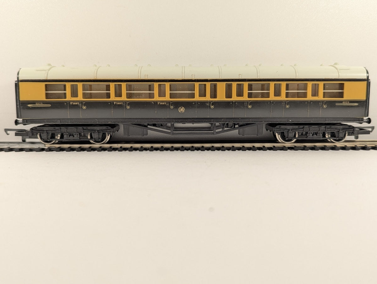 Hornby OO Gauge GWR Composite Coach Passenger Coach 6024 GWR Chocolate and Cream