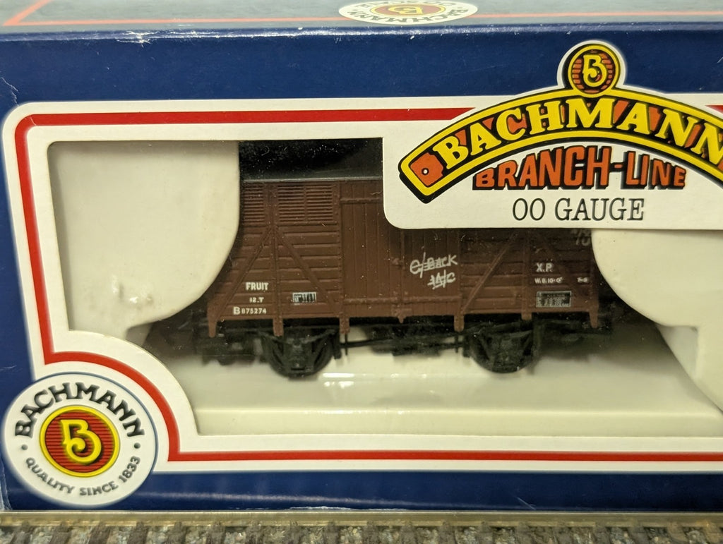 Bachmann 33-200 OO Gauge 12 Ton Fruit Van B875274 in BR Brown Livery - boxed
