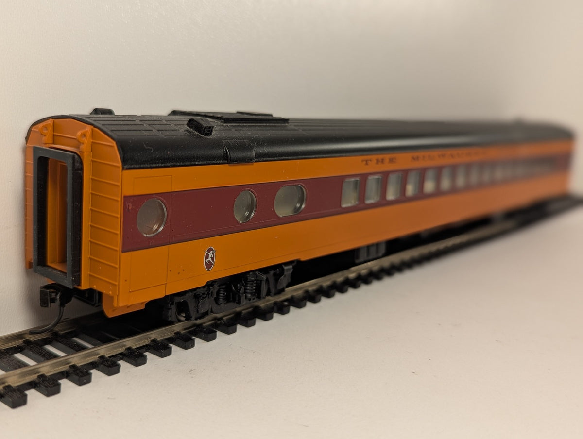 Con-Cor HO Scale Streamlined Coach Passenger Car Milwaukee Road