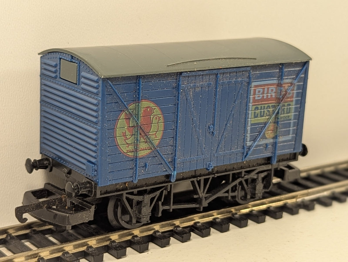 Lima OO Gauge 20 Ton Corrugated End Van