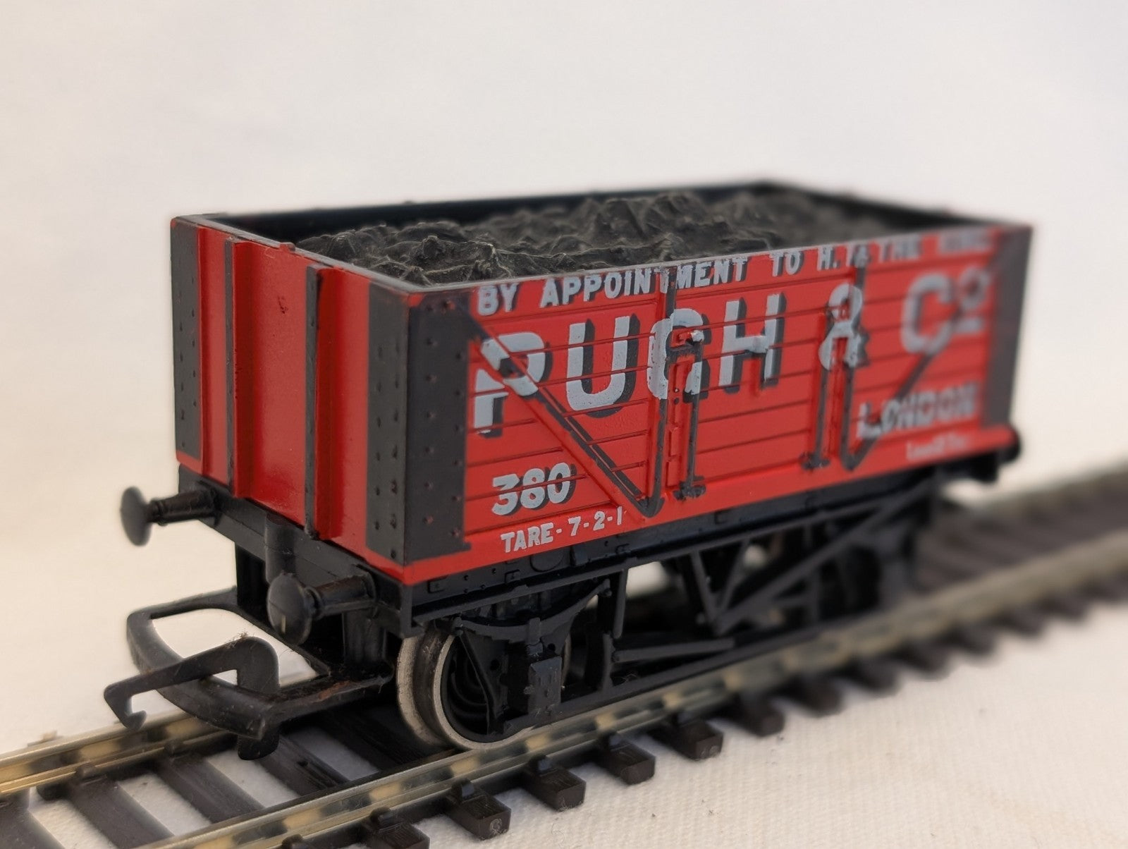 Hornby OO Gauge 7 Plank Private Owner Wagon 'Pugh & Co' Goods Wagon