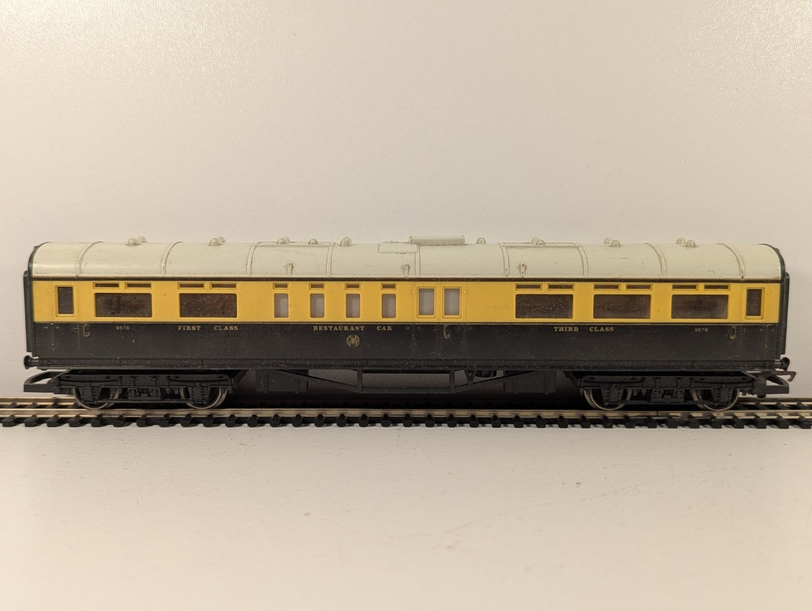 Hornby OO Gauge GWR Collett Restaurant Car